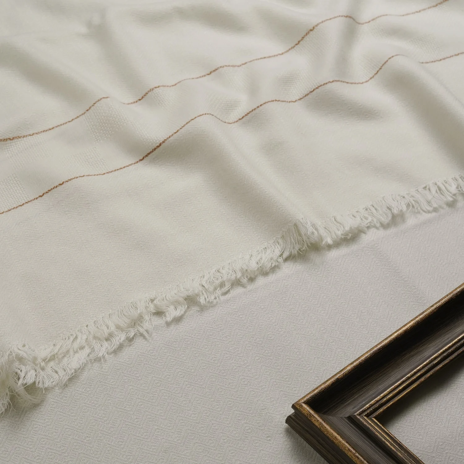 Ivory Goldline Merino Shawl – 72 Count